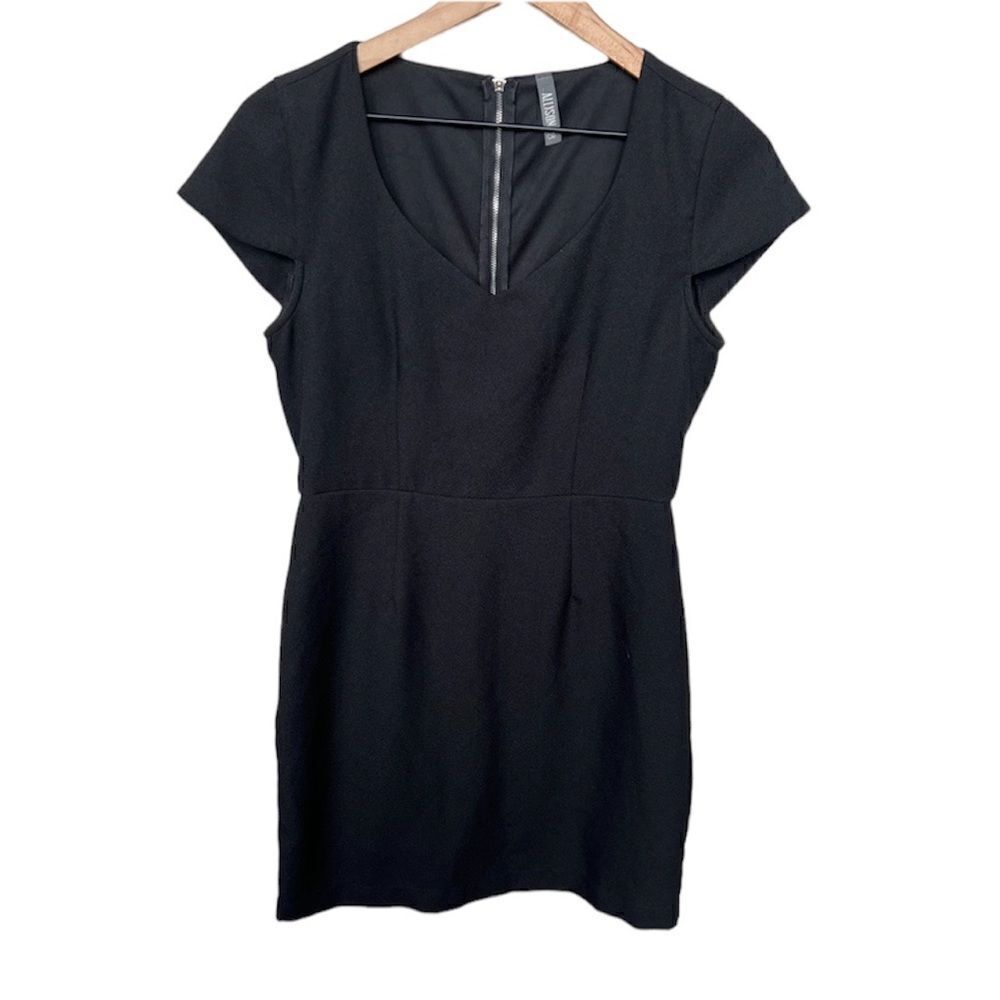Evereve Allison Joy Classic Black Dress Cap Sleeves Exposed Zipper Size Medium